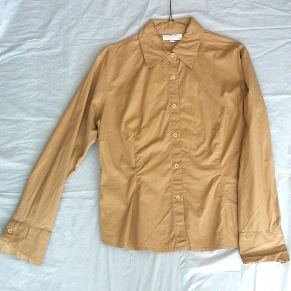 FAIRWEATHER TAN WOMEN'S BASIC LONG SLEEVE BUTTON DOWN SHIRT - Picture 1 of 4